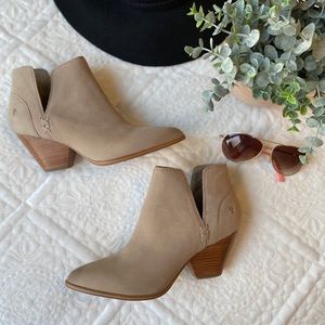 NEW / Frye / Reina / Cut Out Bootie